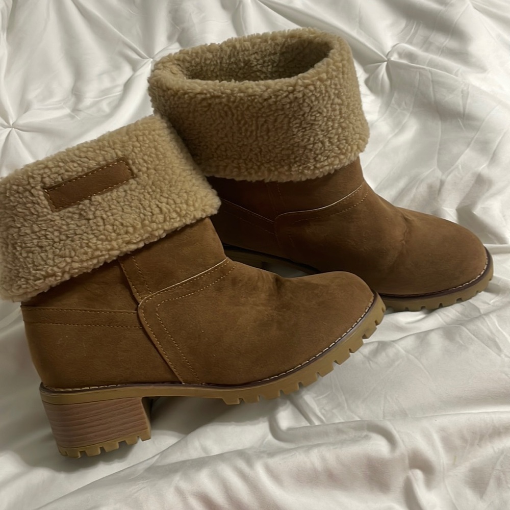 Women’s Cuff boots size, like new worn once, smoke free
